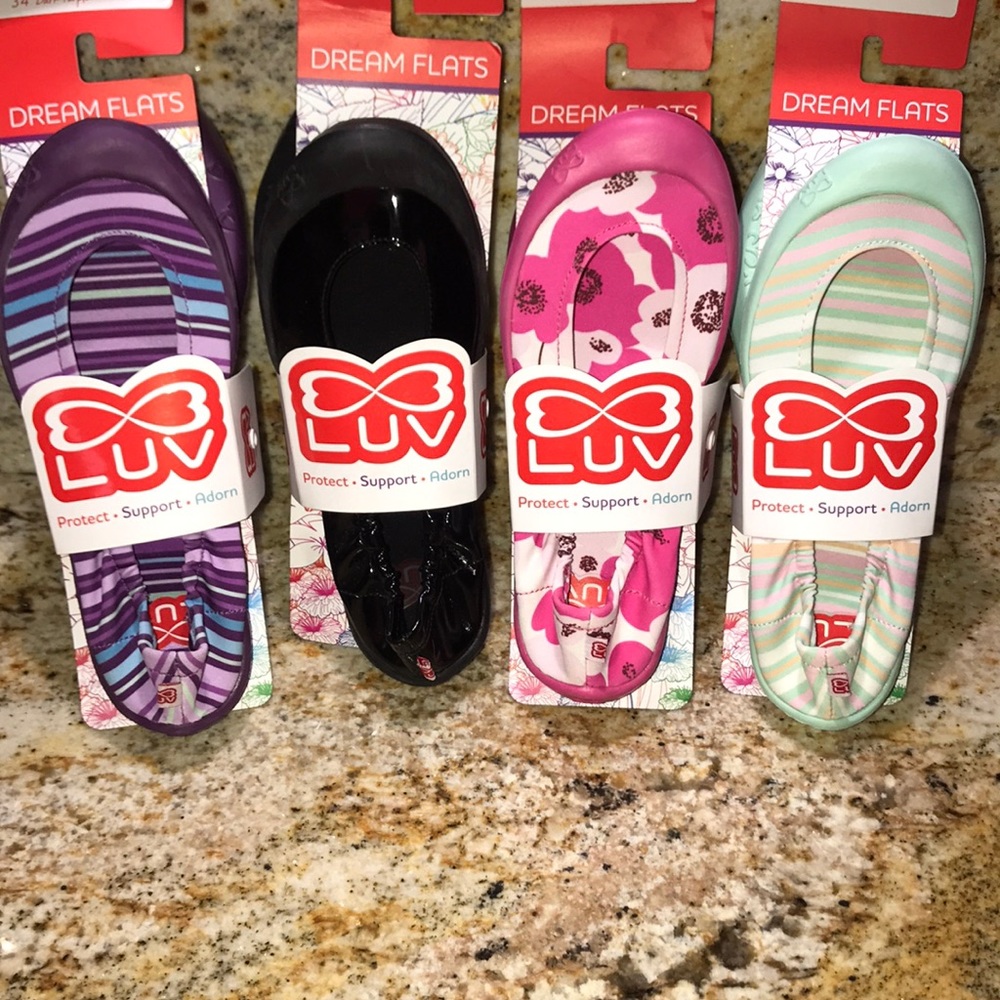 NWT 2 for$15 LUV DREAM FLATS